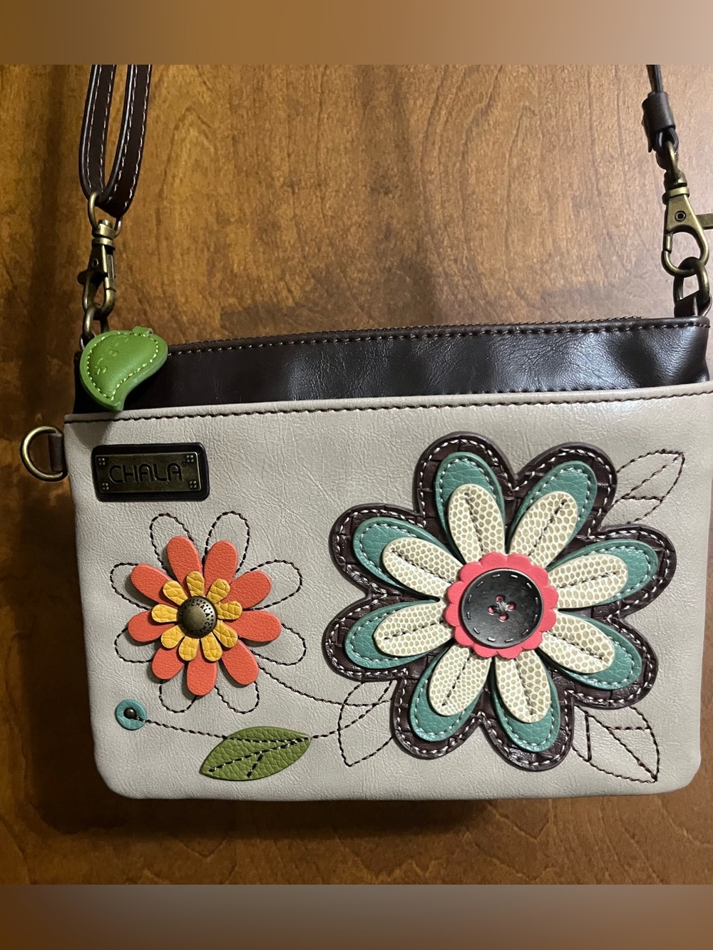 CHALA NWOT TAN & BROWN CROSSBODY BAG WITH MULTICOLOR FLORAL APPLIQUÉ - Picture 5 of 8
